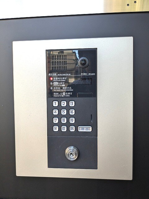 リバーレ上野稲荷町(ウエノイナリチョウ)のエントランス|モニター付オートロックセキュリティです