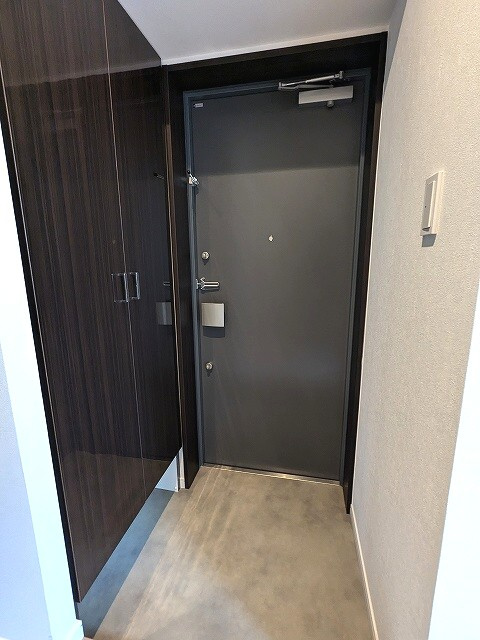 リバーレ上野稲荷町(ウエノイナリチョウ)の設備|ディンプルキーのダブルオートロックセキュリティ、収納豊富なトールタイプのシューズＢＯＸです