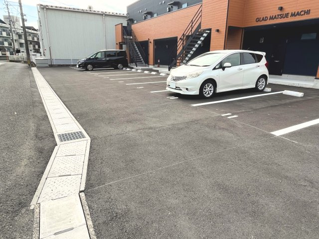 GLAD MATSUE MACHIの駐車場