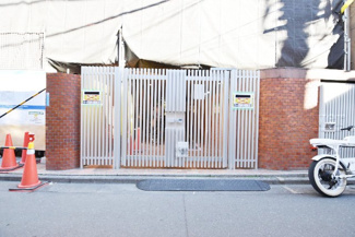 【エントランス】 | ※大規模修繕工事中　マンションのエントランス。ゴミが落ちていないことからも、管理状態の良さや住民の節度の高さが見て取れます。～即日のご見学可能～　お問合せはお気軽にどうぞ。