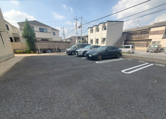 シャルマンK・Sの駐車場|駐車場があるので、車を買う予定の方も安心です