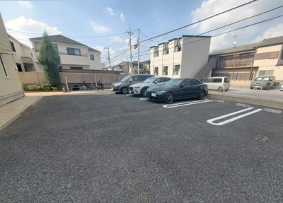 【駐車場】 | シャルマンK・S | 駐車場があるので、車を買う予定の方も安心です