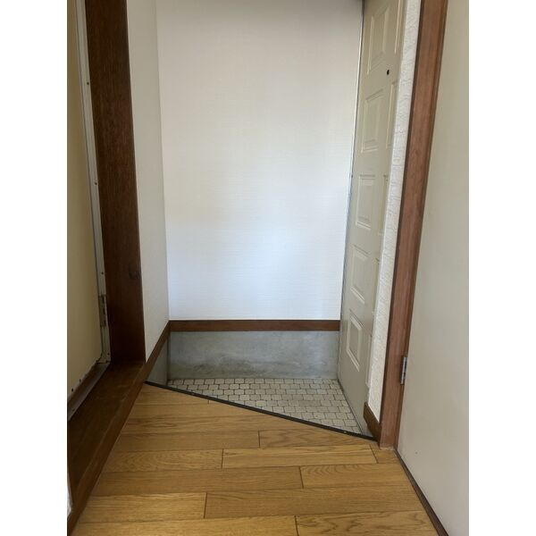 ジョイス英賀保の玄関