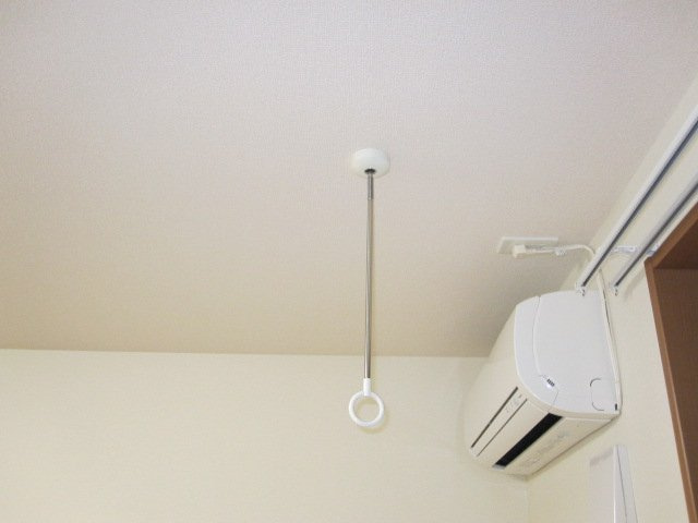 ベルグラースの設備|室内物干し竿かけ