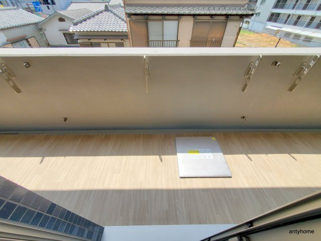 プレサンス大阪都島エレナード　仲介手数料無料のバルコニー