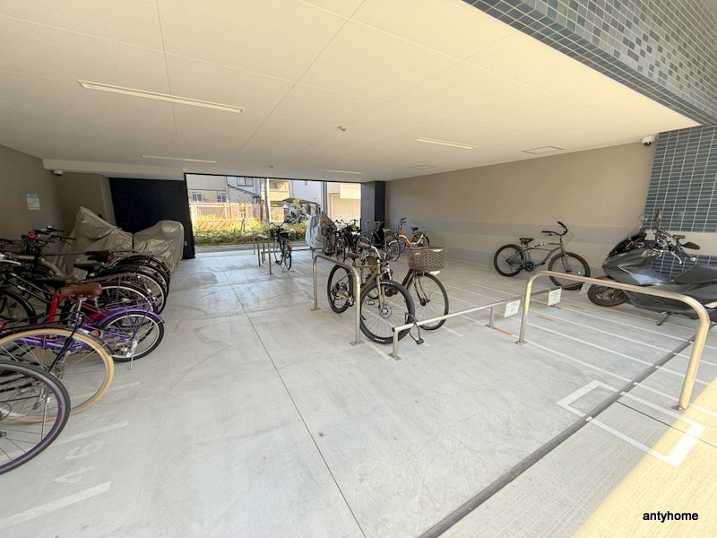 プレサンス大阪都島エレナード　仲介手数料無料の駐車場