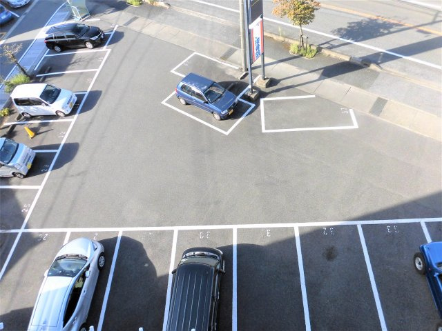 ナイスコート25の駐車場