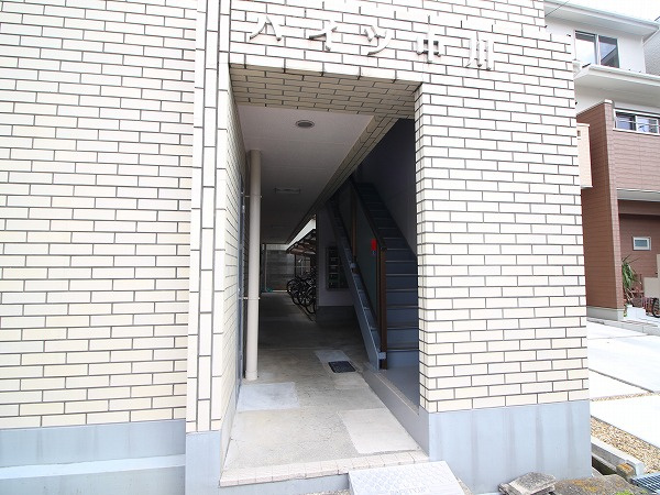 ハイツ中川のエントランス