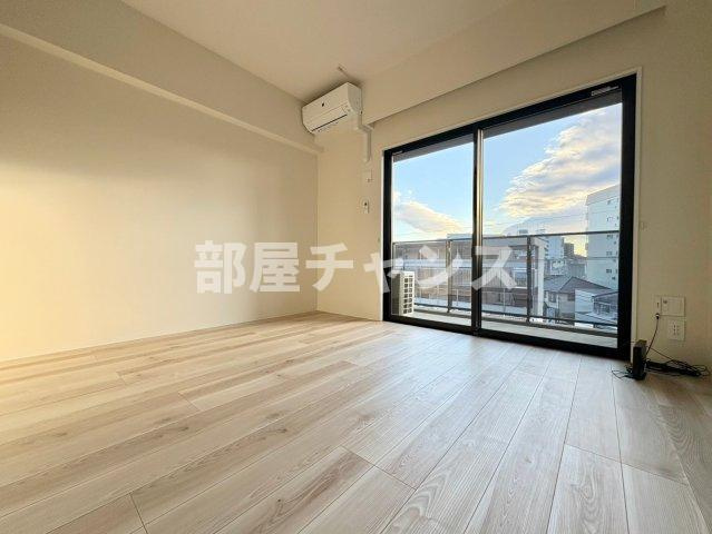 ISM平安通（ビーロット平安通レジデンス）の居間・リビング