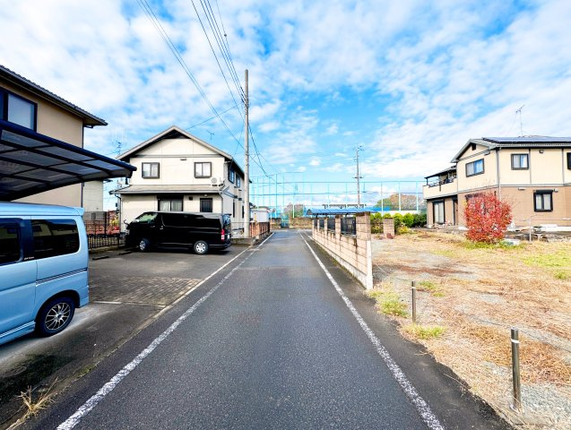 みどり市大間々町大間々　中古住宅の前面道路含む現地写真