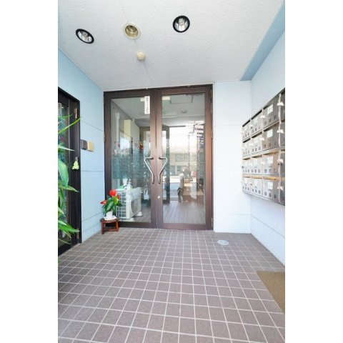 ツツミフローレのエントランス|お問い合わせは美濃善不動産駅前店へ！