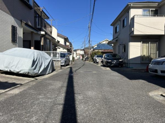 【前面道路含む現地写真】 | 前面道路は通り抜けできませんので、小さなお子様がいるご家庭も安心です。