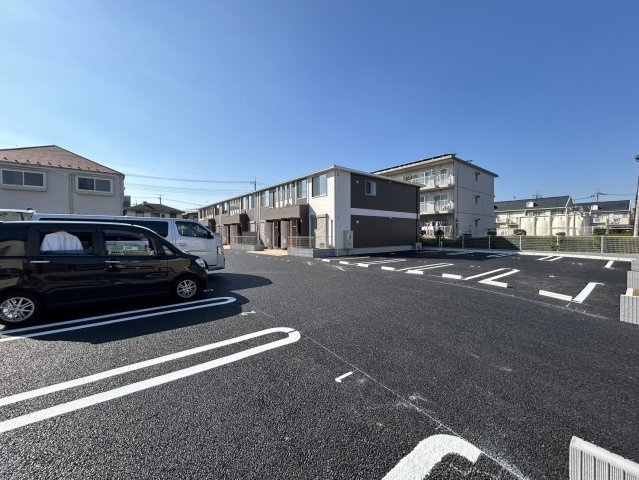グランピュアの駐車場|駐車場があるので、車を買う予定の方も安心です