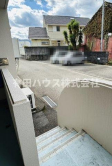 【その他共用部分】 | 玄関までは駐車場から直ぐにお部屋に入っていただけます☆