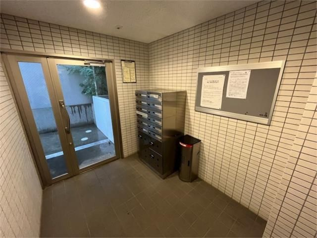 ファーストヒルズ武蔵小金井Ｂ棟のエントランス