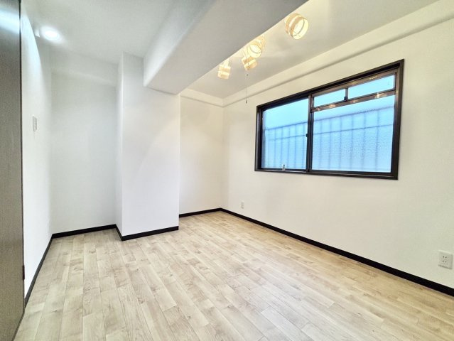 アーデント住吉の洋室