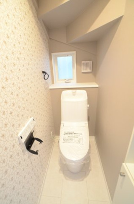 【トイレ】 | 海老名市杉久保南3丁目 新築戸建て 全2棟【仲介手数料無料】 | 1階