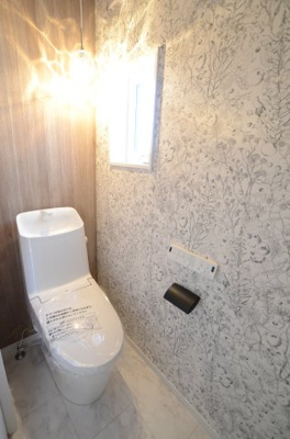 【トイレ】 | 海老名市杉久保南3丁目 新築戸建て 全2棟【仲介手数料無料】 | 2階