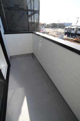 【バルコニー】 | 海老名市杉久保南3丁目 新築戸建て 全2棟【仲介手数料無料】