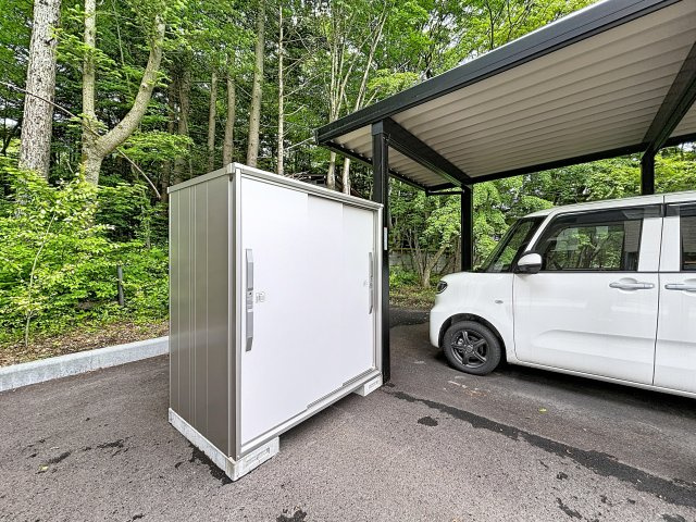 住むだけでヒーリングハウスの設備|外の収納、ガーデニングやキャンプ道具を入れるのにも役立ちますね！
