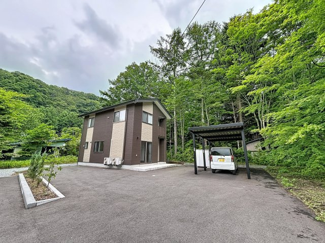 住むだけでヒーリングハウスの庭