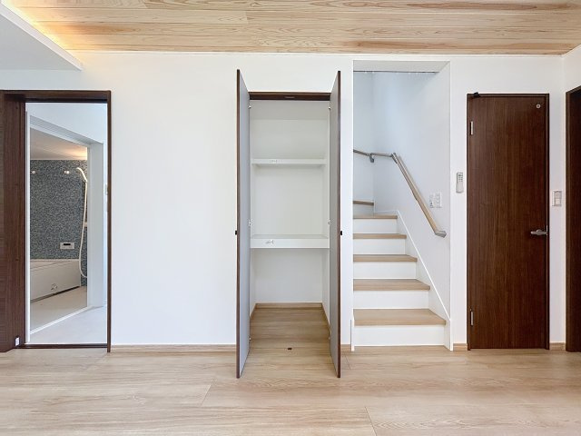 住むだけでヒーリングハウスのその他|ちょっとした収納がリビングにあるのも嬉しいですね＾＾