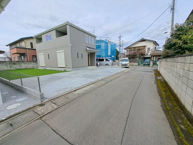新築　高崎市上小鳥町2期　Heartful Town　１号棟の前面道路含む現地写真|東側接道幅員約4ｍ