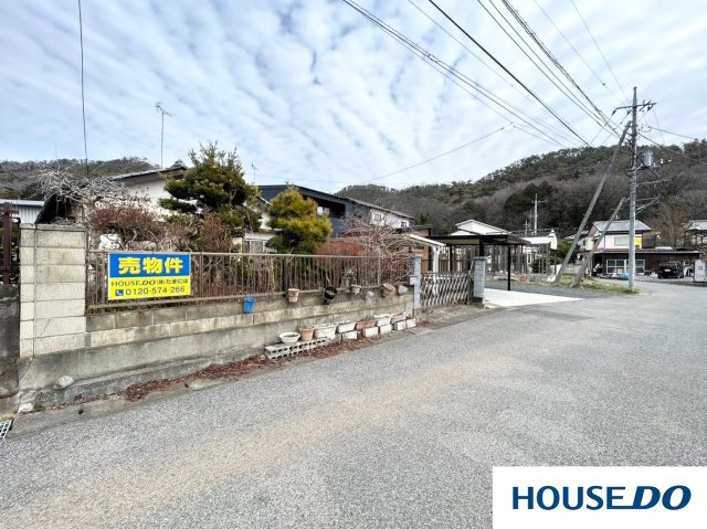 中古戸建　足利市今福町の前面道路含む現地写真|前面道路は約5.4ｍ！運転が苦手な方もラクラク駐車可能♪
小さなお子様や大切なペットがいるご家庭には、【車通りの量】はマストチェックポイント☆