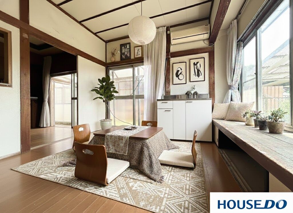 中古戸建　足利市今福町の居間・リビング|※家具の画像はイメージです。
ゆったりと過ごせるリビングは、『コタツ』を置くのに最適！
明るく温かいお部屋で【まったりのびのび】しちゃいましょう♪