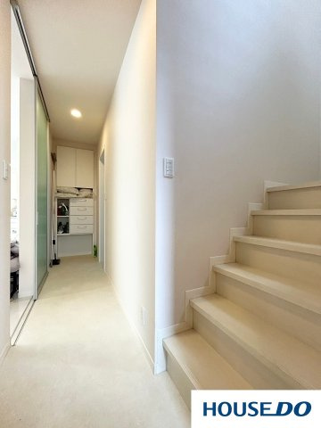 中古戸建　佐野市高萩町　積水ハウス施工住宅の内装|すっきりした内装で、所々に細かい収納があります！
内見の際は収納をよく見て、
自分の持ち物が余裕を持って入るか考えましょう！