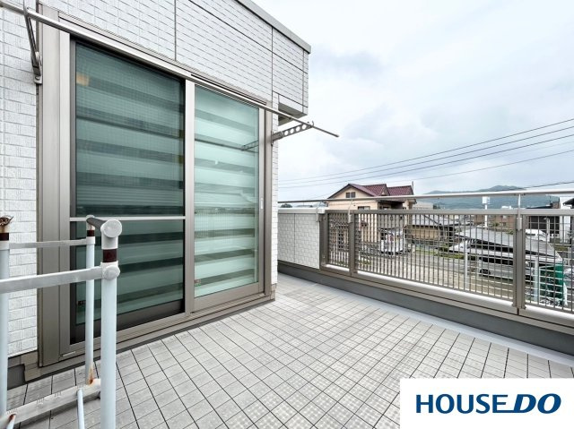 中古戸建　佐野市高萩町　積水ハウス施工住宅のバルコニー|日当たり良好の南向きバルコニー
嬉しい物干しフック付き♪
洗濯物がバッチリ乾きそうですね…☆