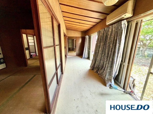 中古戸建　足利市毛野新町1丁目の内装|明るい廊下です