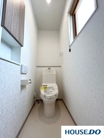 栃木市大平町西水代 Aのトイレ|落ち着いた色調のトイレです