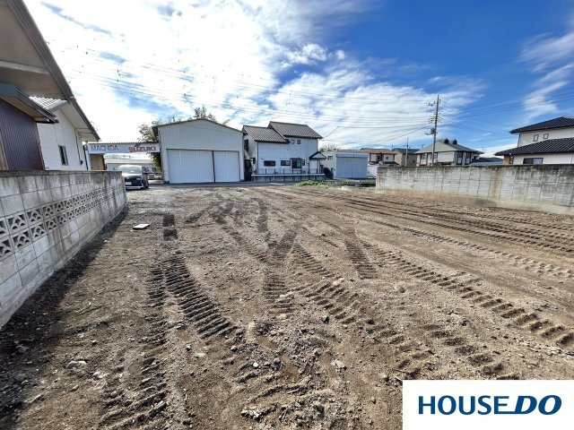 群馬県伊勢崎市馬見塚の周辺|前面道路含む現地写真です