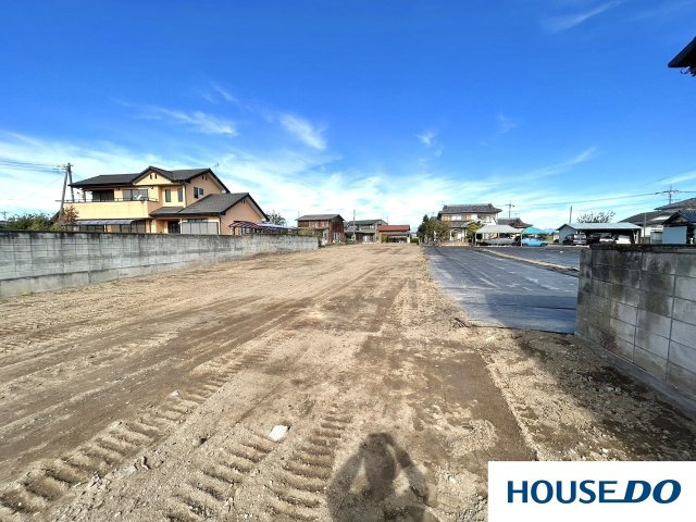 群馬県伊勢崎市馬見塚の周辺|前面道路含む現地写真です