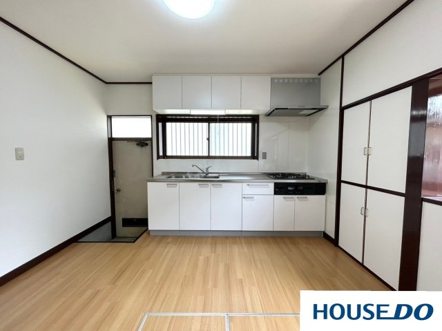 中古戸建　太田市東別所町のキッチン|収納もあります