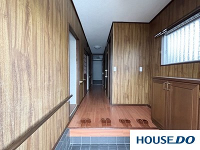 中古戸建　館林市広内町の玄関|明るい玄関です