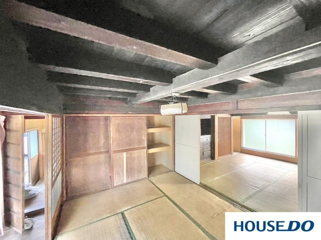 津市美杉町丹生俣　中古戸建の居間・リビング|こちらの居間で趣味の時間をお楽しみください