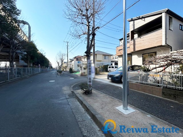 新築戸建　茅ヶ崎市西久保の前面道路含む現地写真