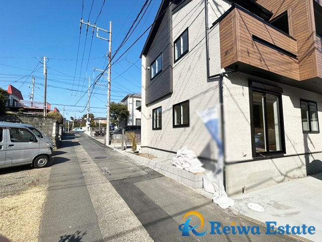 新築戸建　茅ヶ崎市西久保の前面道路含む現地写真