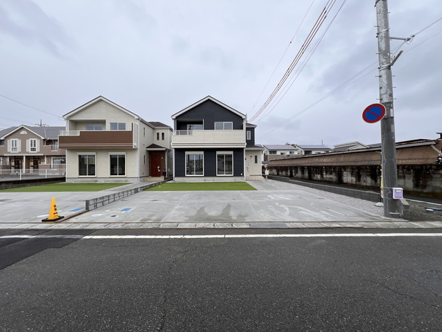 新築　高崎市貝沢町10期　Heartful Town　3号棟の駐車場|現地写真　駐車スペースは並列3台分可能です！
