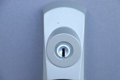 【防犯設備】 | ファミネス相模野 | 当然のことではありますが、オートロックやセンサーライト、ホームセキュリティーなどの防犯設備があれば、小さいお子様がいるご家庭も安心ですよね！まず物件購入の際は、防犯設備もチェックするようにしましょう。