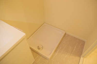 【ランドリースペース】 | ファミネス相模野 | ランドリースペースも気になります。洗濯機置場があり「洗う、干す、取り込む、アイロンがけ、たたむ」など、洗濯に関する家事をするための空間です。広さや収納など付帯設備も含めて、詳細は現地でご確認ください。