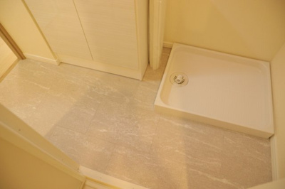 【脱衣所】 | ファミネス相模野 | 洗面脱衣所は「体を綺麗に整える場所」という目的と役割を持っています。そして便利で使い勝手のいい「体を綺麗に整える場所」にするためには、配置や動線、照明や収納計画をしっかりと検討しておく必要があります。