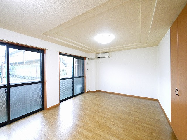 グリーンアイランドの居間・リビング|おしゃれな居間です