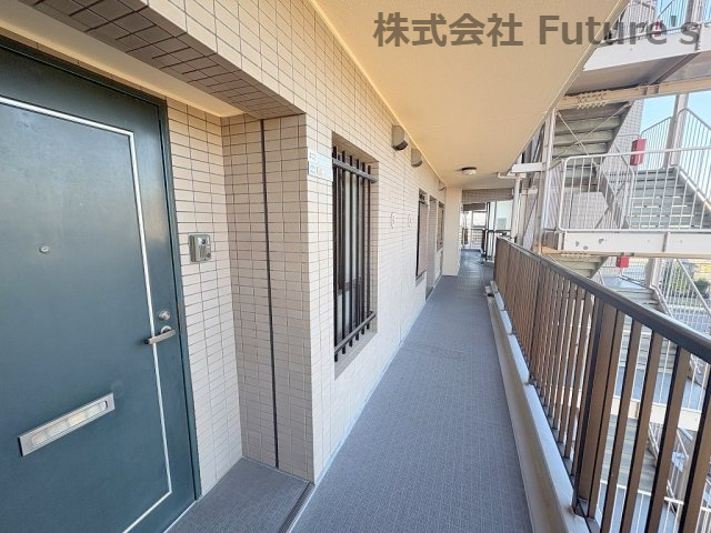 コスモ流山リベラルコートのその他共用部分|玄関前の共用通路です