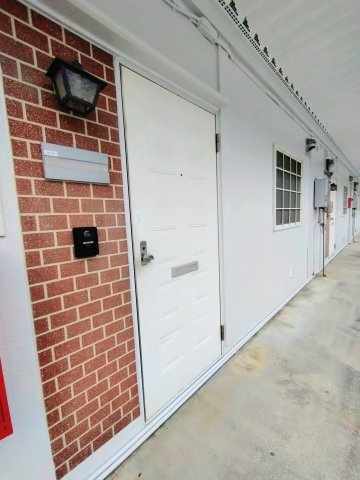 ハイツポーラリス　B棟の玄関