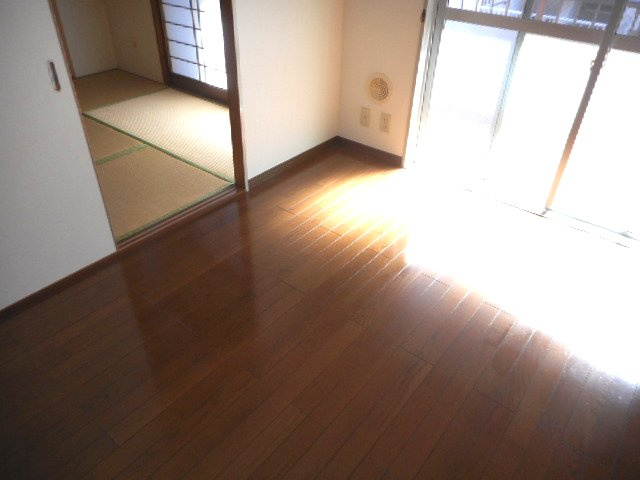 キングハイツ新小岩の居間・リビング