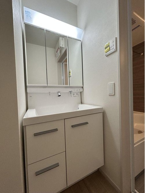 石在町　新築戸建の独立洗面台