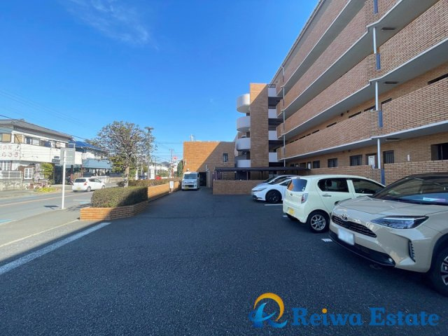 ベルヴィル茅ヶ崎松が丘の駐車場